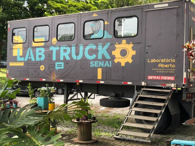 movimento maker - lab truck